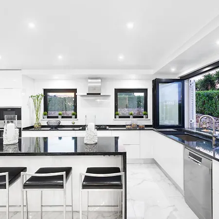 Seafront View Next To The Famous “benagil Caves” Бенагил