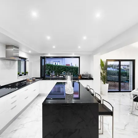 Seafront View Next To The Famous “benagil Caves” * 贝纳吉